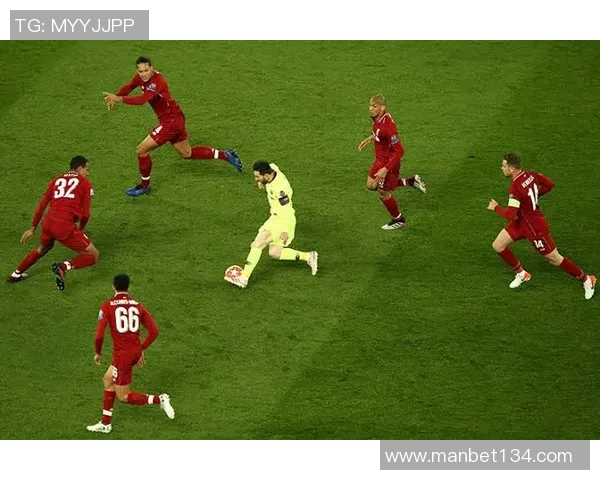 传奇足坛英雄归来 重燃绿茵场上的荣耀与激情